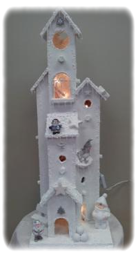 Weihnachtshaus / Vogelhaus mit Lichterkette